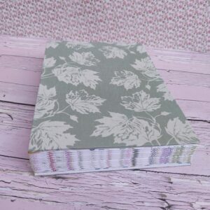 Cadernos com costura exposta